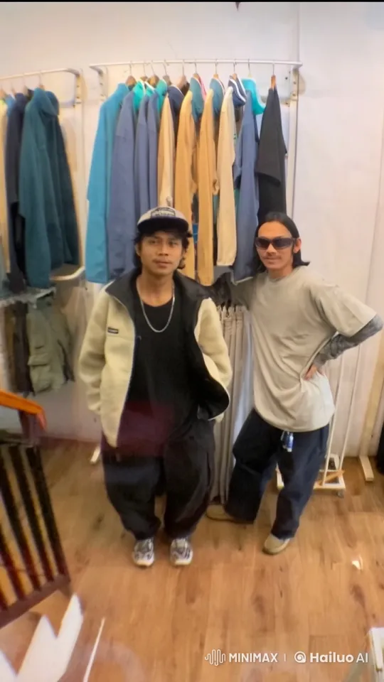 Martial Arts Display in Clothing Store – AI Generated Video | Hailuo AI