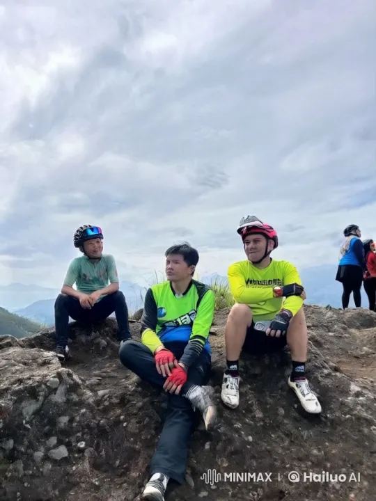 Cyclists Display Friendship and Energy with Kungfu Moves – AI Generated Video | Hailuo AI