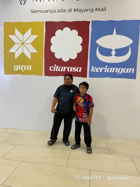Father and Son Display Kungfu Skills at Mayang Mall – AI Generated Video | Hailuo AI