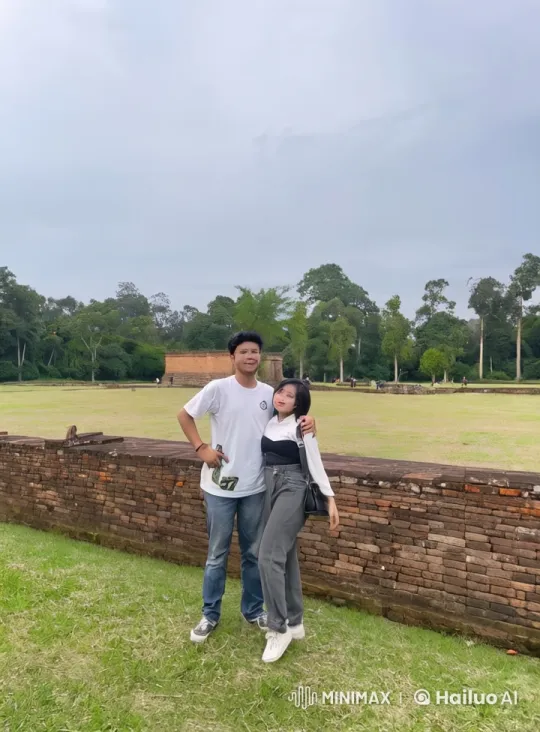 Couple Showcases Wing Chun in Historic Park Setting – AI Generated Video | Hailuo AI