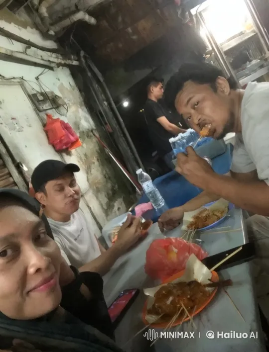 Martial Arts Display at Open-Air Eatery Dining Scene – AI Generated Video | Hailuo AI
