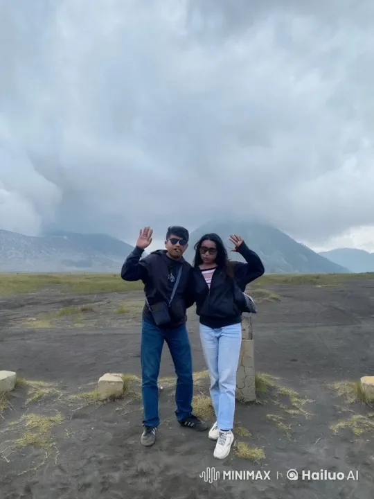 Casual Attire Kungfu Fight Against Mountainous Backdrop – AI Generated Video | Hailuo AI
