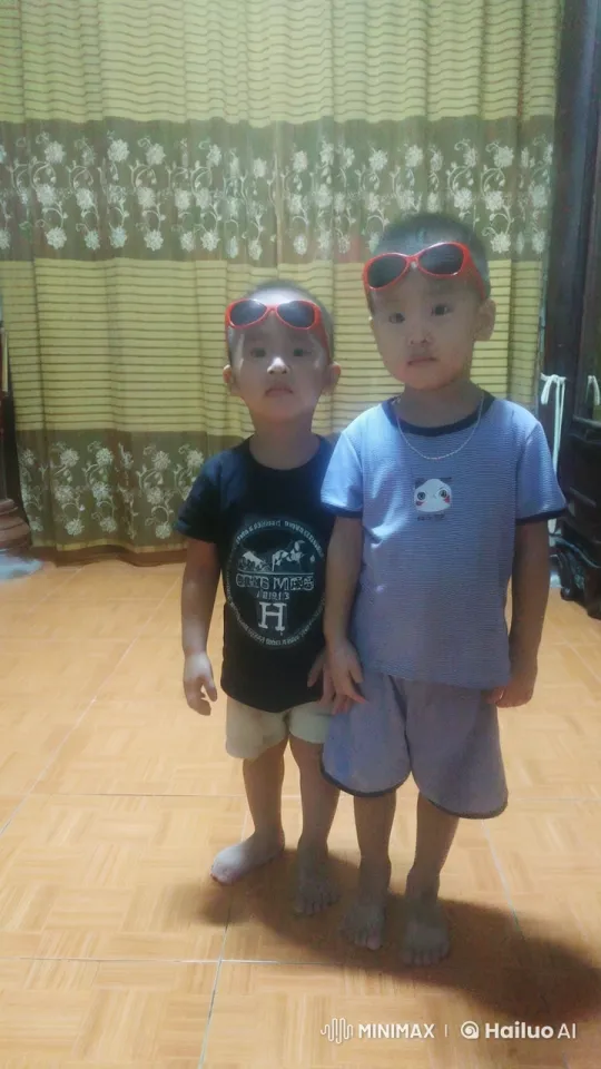 Children Jumping Playfully in Sunglasses – AI Generated Video | Hailuo AI