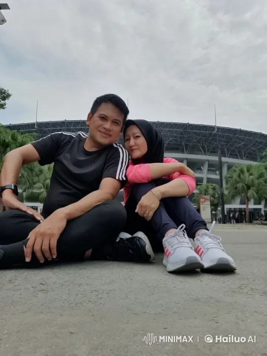 Couple Practicing Martial Arts in Urban Setting – AI Generated Video | Hailuo AI