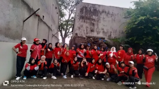 Red Team Unity: Synchronized Kungfu Ahai Morning Performance – AI Generated Video | Hailuo AI