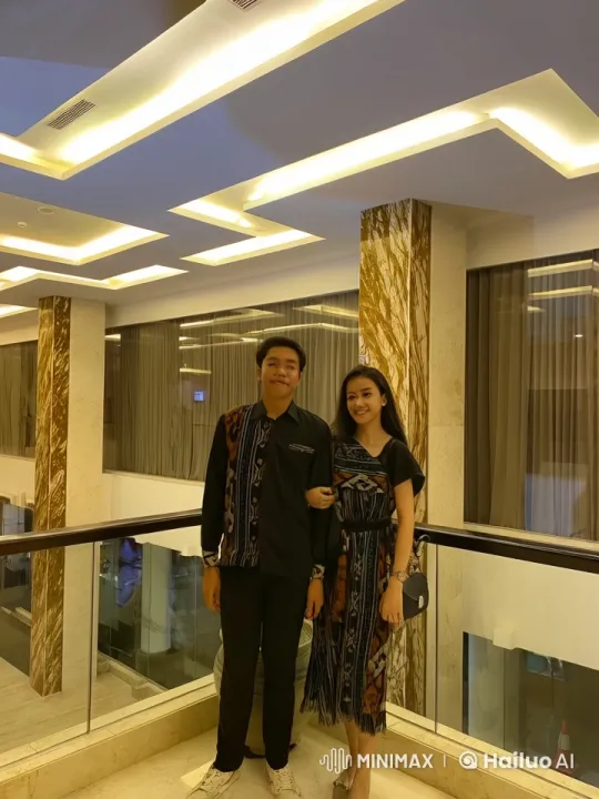 Elegant Kungfu Duo Showcases Artistry in Modern Setting – AI Generated Video | Hailuo AI
