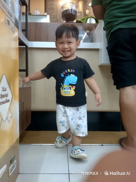 Boy Enlivens Café with Kungfu and Dance Performance – AI Generated Video | Hailuo AI