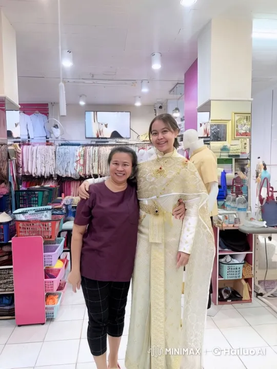 Friendship in a Textile Shop: Modern Meets Tradition – AI Generated Video | Hailuo AI