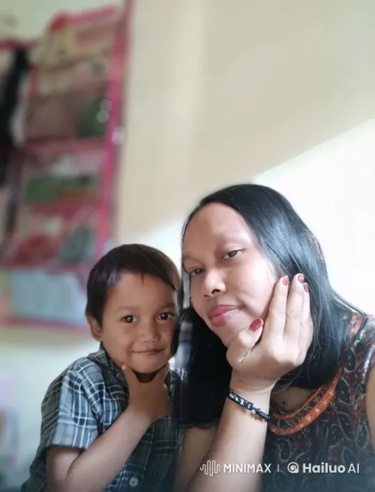 Child Practicing Kung Fu with Adult Support – AI Generated Video | Hailuo AI