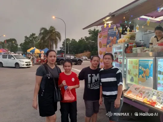 Vibrant Food Truck Parking Lot Kung Fu Fight – AI Generated Video | Hailuo AI