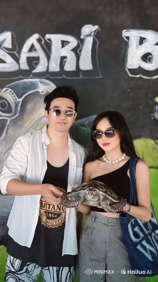Couple Joyfully Interacts with Turtle in Front of Mural – AI Generated Video | Hailuo AI