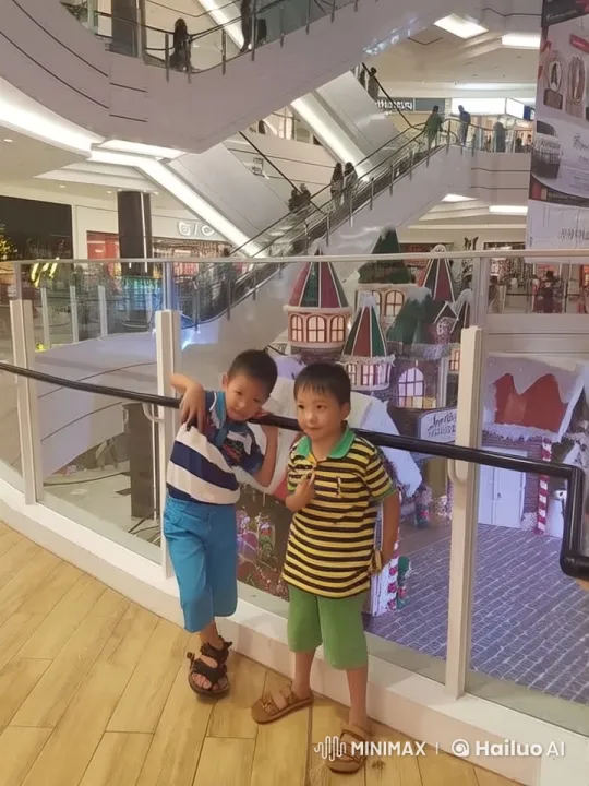 Christmas Shopping Mall Kungfu Scene – AI Generated Video | Hailuo AI