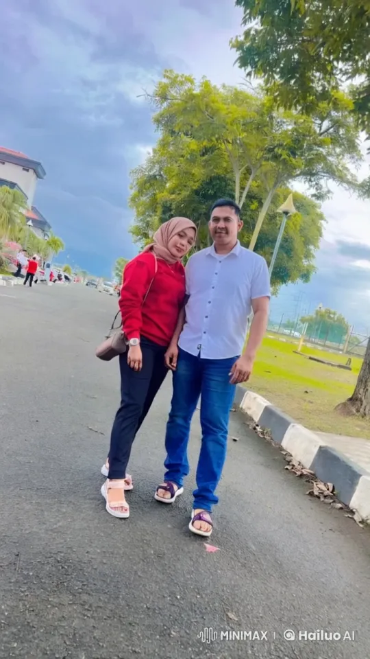 Couple Joyfully Dancing in Outdoor Serenity – AI Generated Video | Hailuo AI