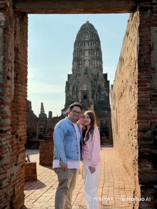 Couple's Romantic Kiss Amidst Ancient Temple Ruins – AI Generated Video | Hailuo AI