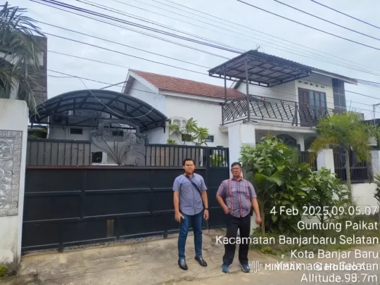 Dynamic Kung Fu Duel in Front of Modern House – AI Generated Video | Hailuo AI