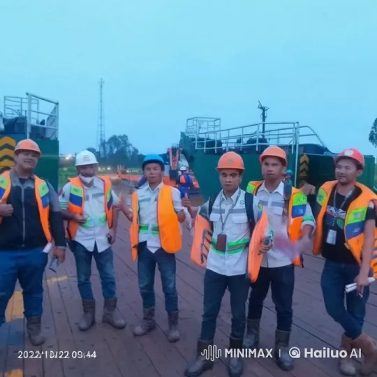Construction Workers Display Kungfu Skills – AI Generated Video | Hailuo AI