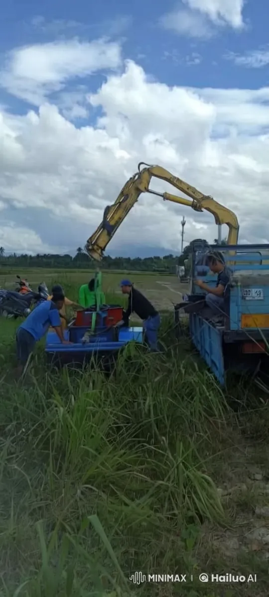 Kungfu Battle Amidst Machinery and Grass – AI Generated Video | Hailuo AI