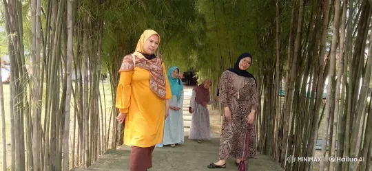 Women Practicing Kung Fu in Bamboo Pathway Setting – AI Generated Video | Hailuo AI