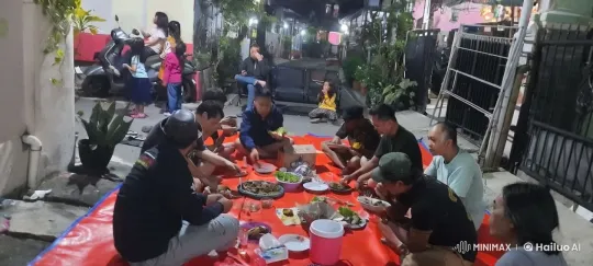 Street Feast Turned Kungfu Showdown – AI Generated Video | Hailuo AI