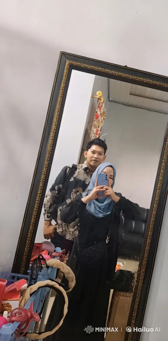 Couple Performs Impressive Kung Fu in Front of Mirror – AI Generated Video | Hailuo AI