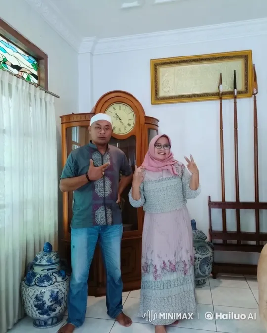 Couple Demonstrates Skilled Kung Fu in Traditional Setting – AI Generated Video | Hailuo AI
