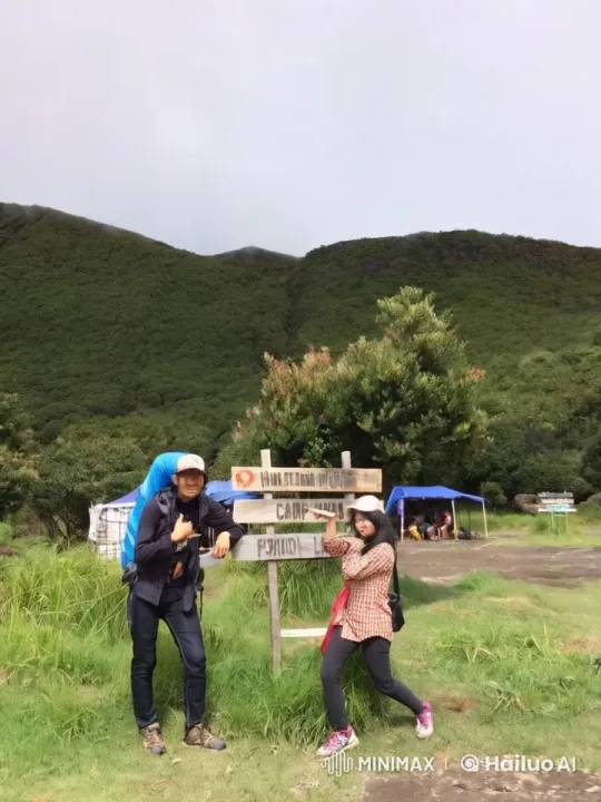 Adventurers Spar in Playful Kungfu Display – AI Generated Video | Hailuo AI