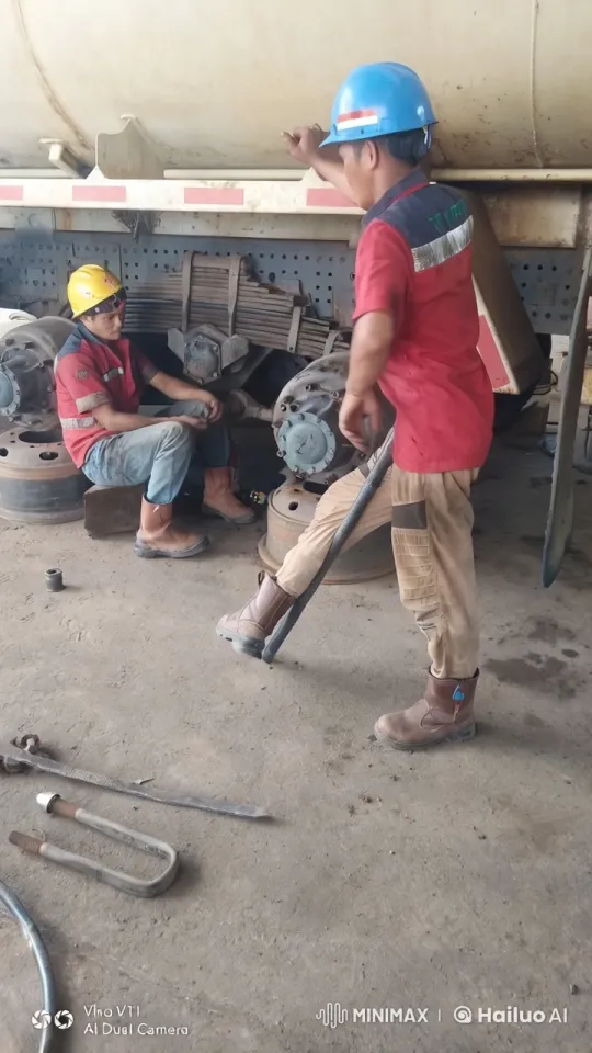 Mechanic Showcases Kungfu Skills in Workshop – AI Generated Video | Hailuo AI