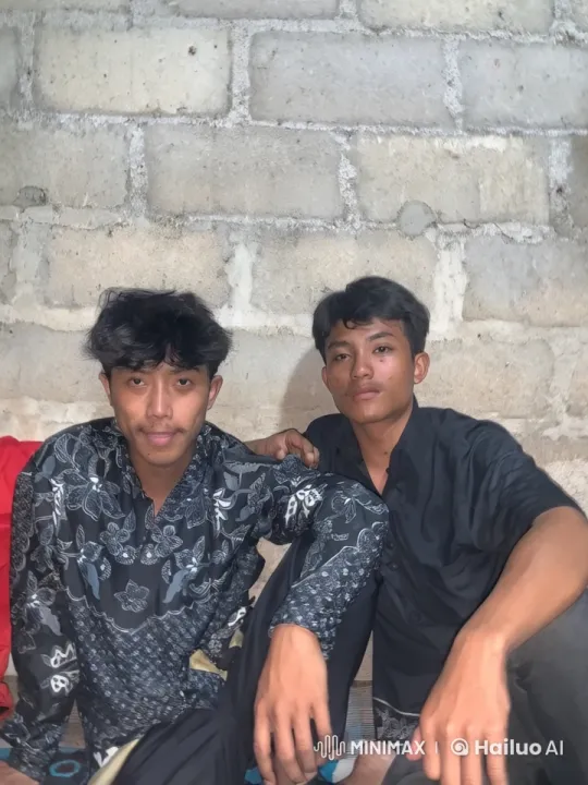 Young Men Practicing Kungfu in Traditional Attire – AI Generated Video | Hailuo AI