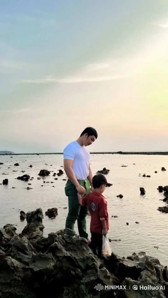 Father and Son Practice Kung-Fu at Sunset Shoreline – AI Generated Video | Hailuo AI