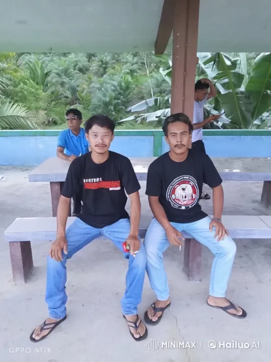 Two Men Enjoying a Friendly Shadowboxing Session – AI Generated Video | Hailuo AI