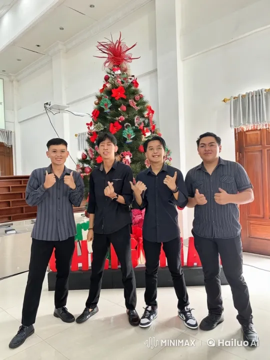Christmas Kung Fu: Festive Fight by the Tree – AI Generated Video | Hailuo AI