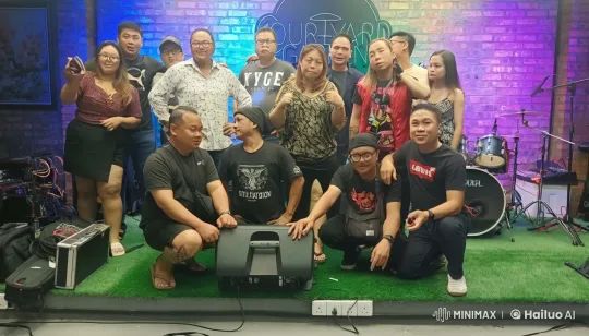 Casual Group Showcases Energetic Kungfu and Boxing Skills – AI Generated Video | Hailuo AI