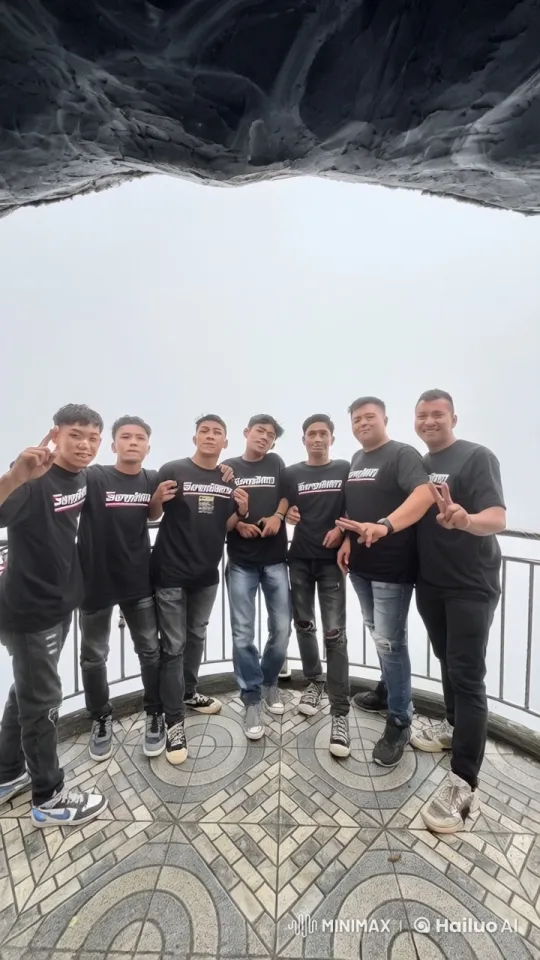 Young Men Showcase Wing Chun Kungfu on Scenic Lookout – AI Generated Video | Hailuo AI