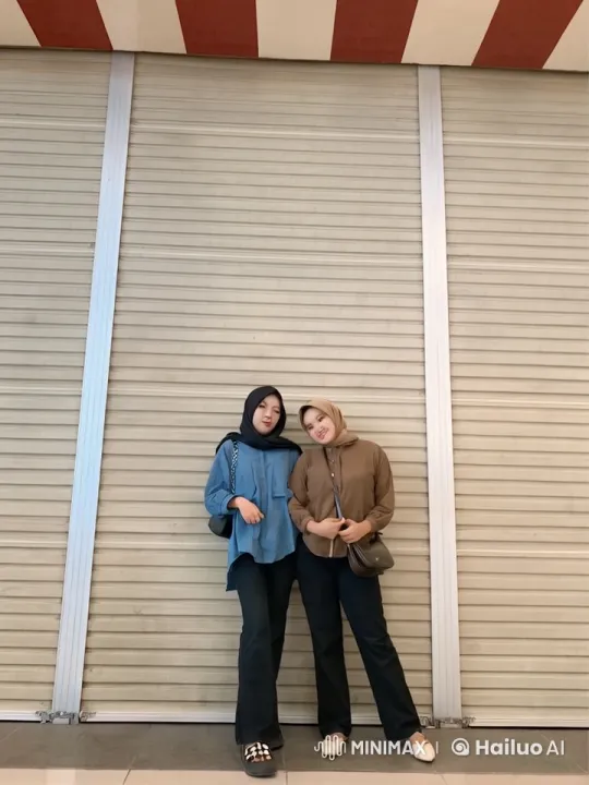 Women Perform Impressive Kungfu in Front of Roller Shutter – AI Generated Video | Hailuo AI