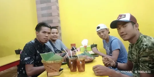 Friends Enjoy Meal and Playful Kung Fu Mimicry – AI Generated Video | Hailuo AI