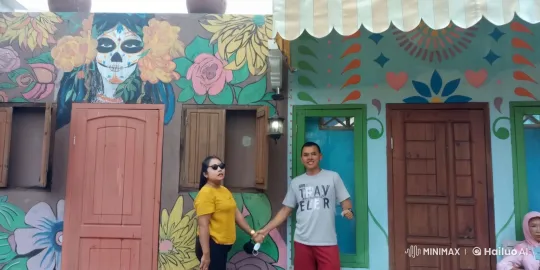 Couple Practicing Kungfu in Artistic Setting – AI Generated Video | Hailuo AI