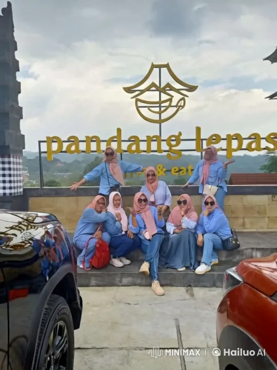 Blue-clad Group Performs Synchronized Kung Fu – AI Generated Video | Hailuo AI