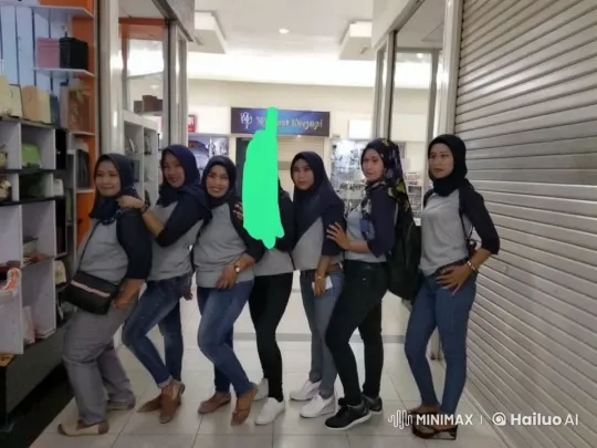 Women Perform Synchronized Kungfu in Coordinated Outfits – AI Generated Video | Hailuo AI