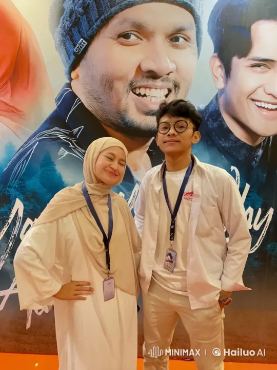 Beige Hijab and White Attire Kung Fu Duo in Dynamic Fight – AI Generated Video | Hailuo AI