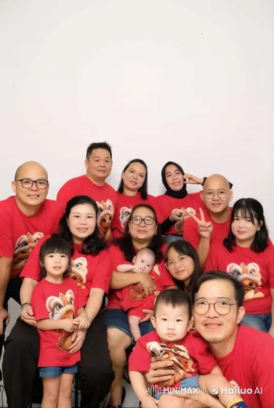 Family Poses for Photo, Then Performs Synchronized Kung Fu – AI Generated Video | Hailuo AI