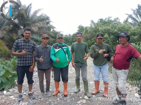 Six Men Practice Kungfu in Lush Outdoor Setting – AI Generated Video | Hailuo AI