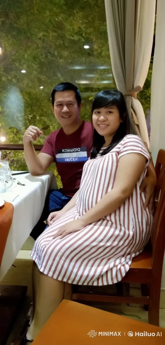 Couple Practicing Kung Fu in Restaurant Setting – AI Generated Video | Hailuo AI