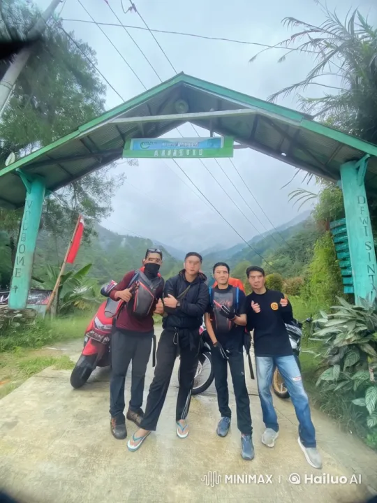 Friends Display Kung Fu Skills in Outdoor Sparring Session – AI Generated Video | Hailuo AI