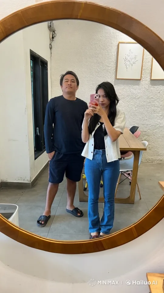 Couple Demonstrates Synchronized Kung Fu in Modern Interior – AI Generated Video | Hailuo AI