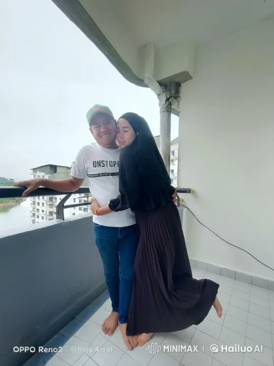 Couple's Intense Kung Fu Fight on Balcony – AI Generated Video | Hailuo AI