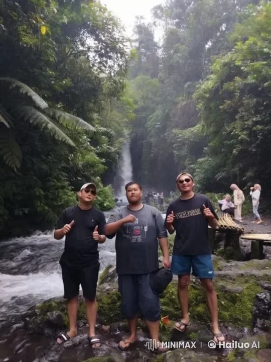 Kung Fu Masters Display Skill in Lush Jungle Setting – AI Generated Video | Hailuo AI