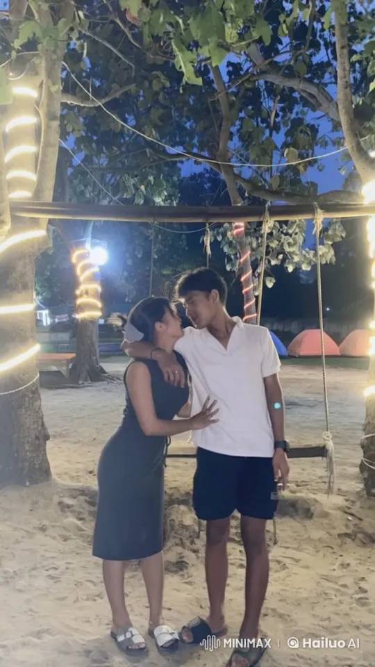 Couple Combines Romance and Kungfu in Enchanting Night Display – AI Generated Video | Hailuo AI