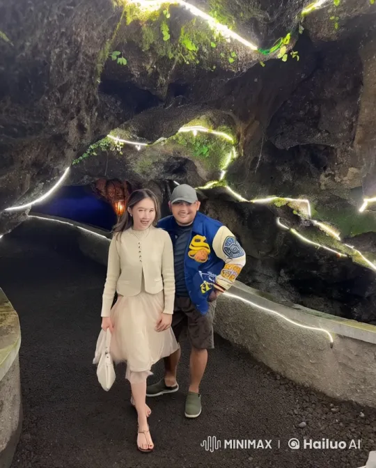 Synchronized Kungfu Display in Glowing Cave – AI Generated Video | Hailuo AI