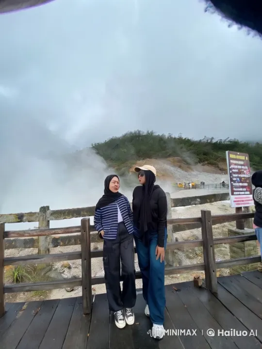 Mist-Shrouded Hot Spring Kung Fu Sparring Scene – AI Generated Video | Hailuo AI