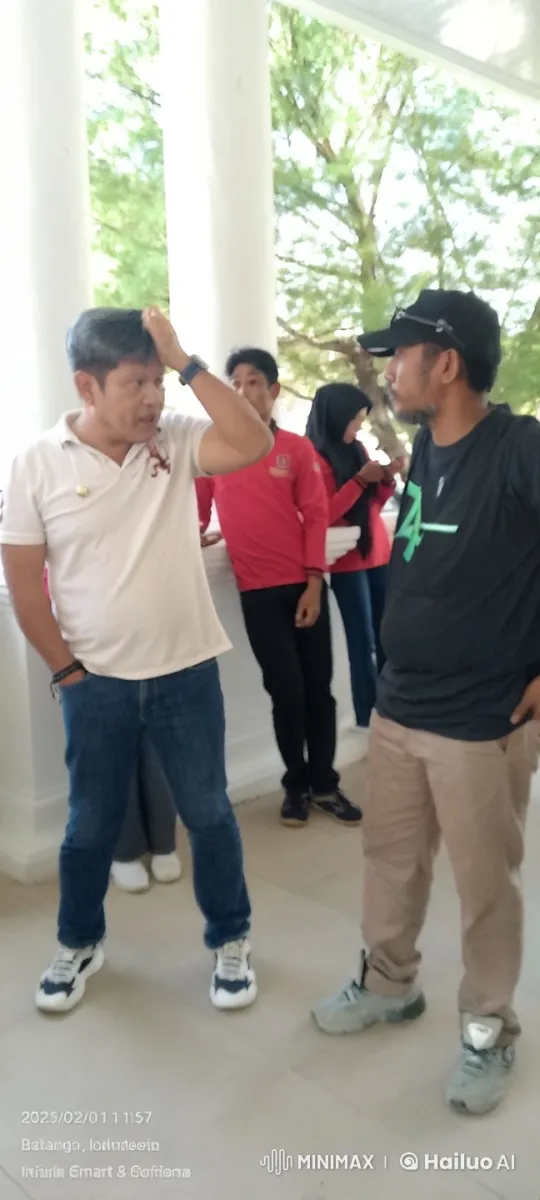 Traditional Chinese Kung Fu Fight in Outdoor Setting – AI Generated Video | Hailuo AI
